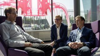 Kuvassa Uusiolan kiertotalousalueen henkilöstöä