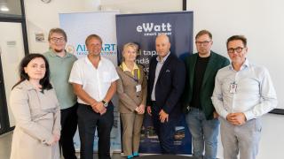 eWatt Smart Power Systems Oy:stä Blerta Lindqvist, Miika Toukola, Joosu Terhivuo, Laila Bröcker Business Vantaalta, Timo Saarinen ja Aleksi Ihalainen eWatilta ja  Sami Jokelainen Business Vantaalta.